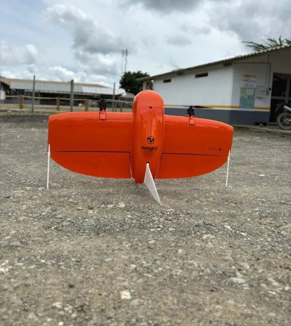 Dron de ala fija preparado para un levantamiento fotogramétrico