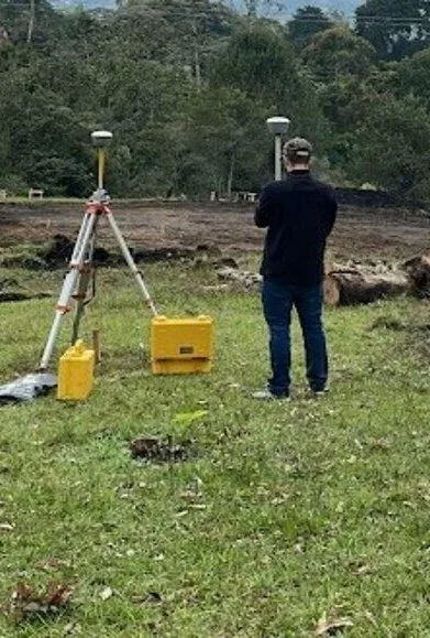 Equipos GNSS utilizados para establecer control geodésico en campo